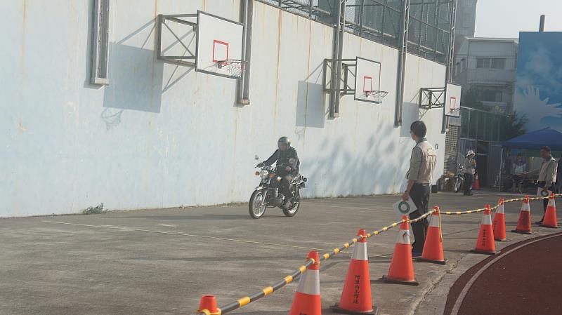 術科測驗-實地騎乘循環檔機車