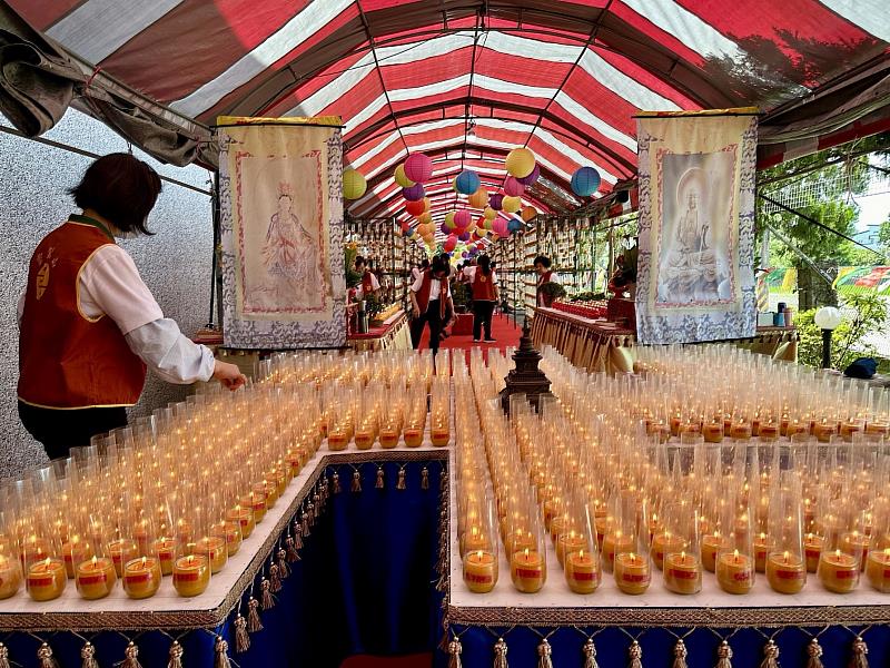 第17屆萬佛燈會於10日中午12點啟燈。（圖由靈鷲山蘭陽講堂提供）