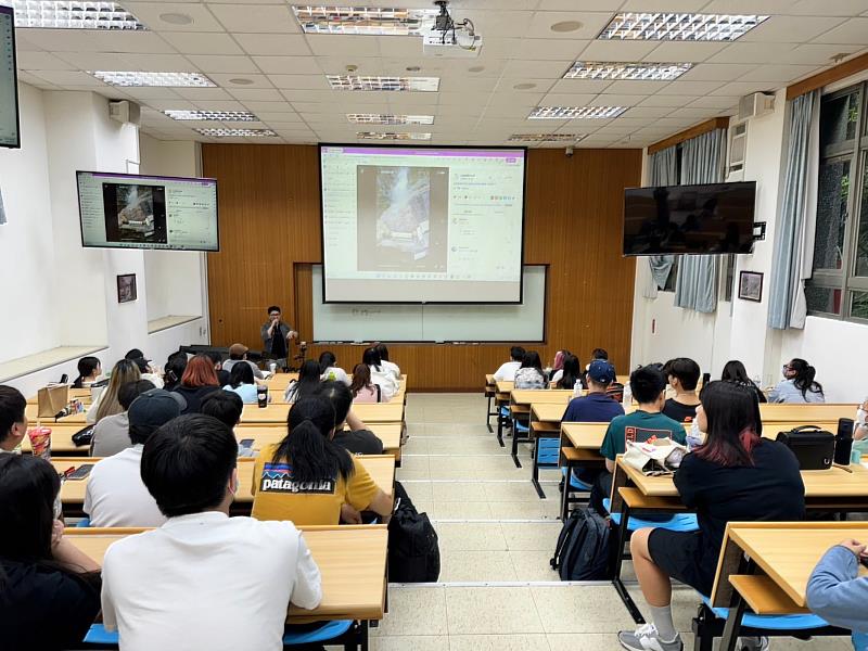 佛光大學外國語文學系舉辦「自媒體經營分享工作坊」專題講座。