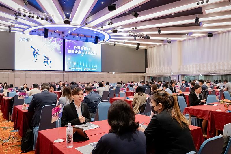 ITI國際企業人才媒合會吸引超過80家企業參與，與國企班學員進行400多場面談。(貿協提供)
