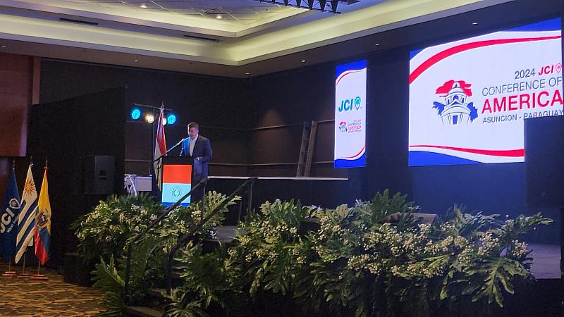 巴國總統貝尼亞(Santiago Peña)於5月8日JCI美洲會議開幕典禮致詞。