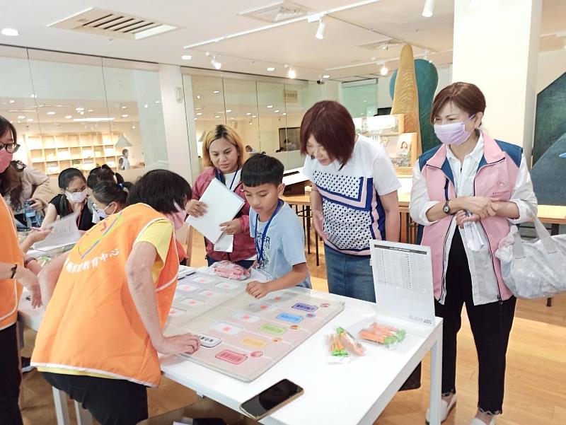 台東響應國際家庭日！饒慶鈴：珍愛家庭圖文畫作、親子彩繪共創幸福時光