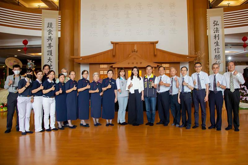 市長高虹安參加浴佛大典，祈願風調雨順、國泰民安，市民朋友安康喜樂。