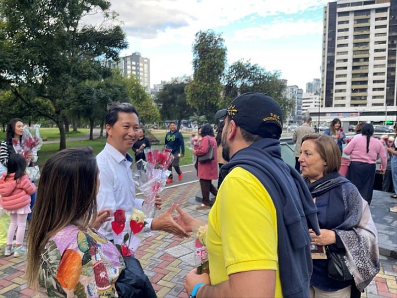 圖四：廖代表感謝前來支持「全民挺台灣參加世界衛生組織，台灣可以幫忙」民眾!