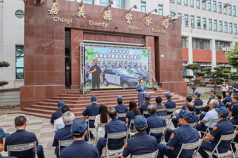 嘉義縣長翁章梁校閱新購警車-5