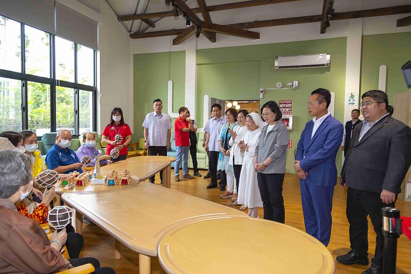 總統蔡英文參訪隆興多功能長照園區