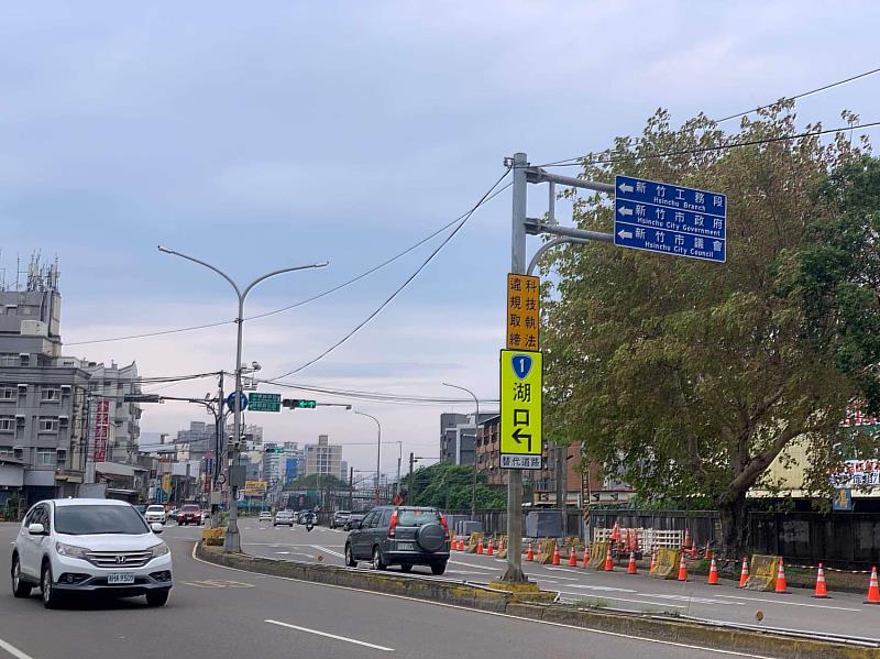 中華路與經國路口（南端）新建置路口多功能科技執法設備