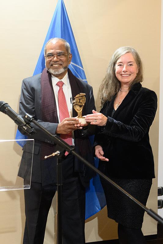曾獲全球文資界最高榮譽獎項之一的得主Gamini Wijesuriya（左）將首次來臺分享推展世界遺產近半世紀的實務經驗。