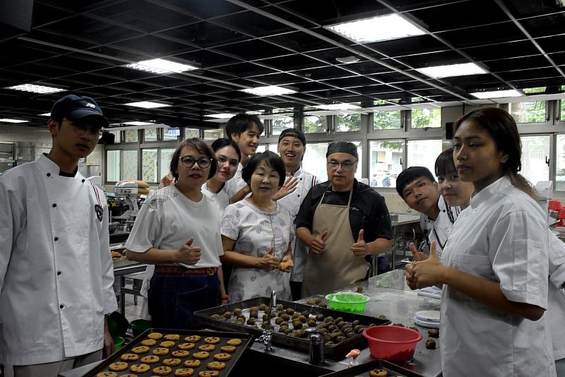  正修師生發揮愛心回饋原鄉      排灣族甜點傳遞愛