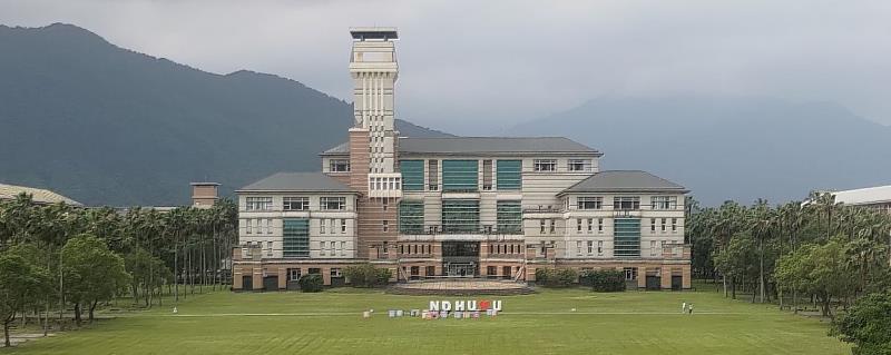 東華大學畢業季圖書館旁打卡景點。