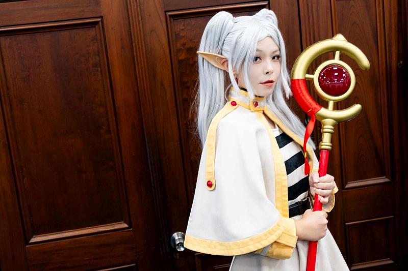 高市長Cosplay知名動漫人物《芙莉蓮》。