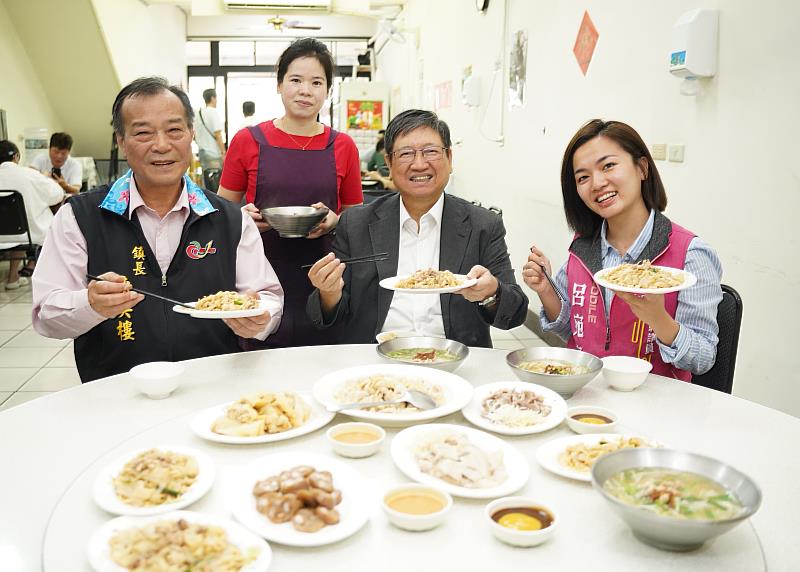 滿桌客家美食，令人食指大動。