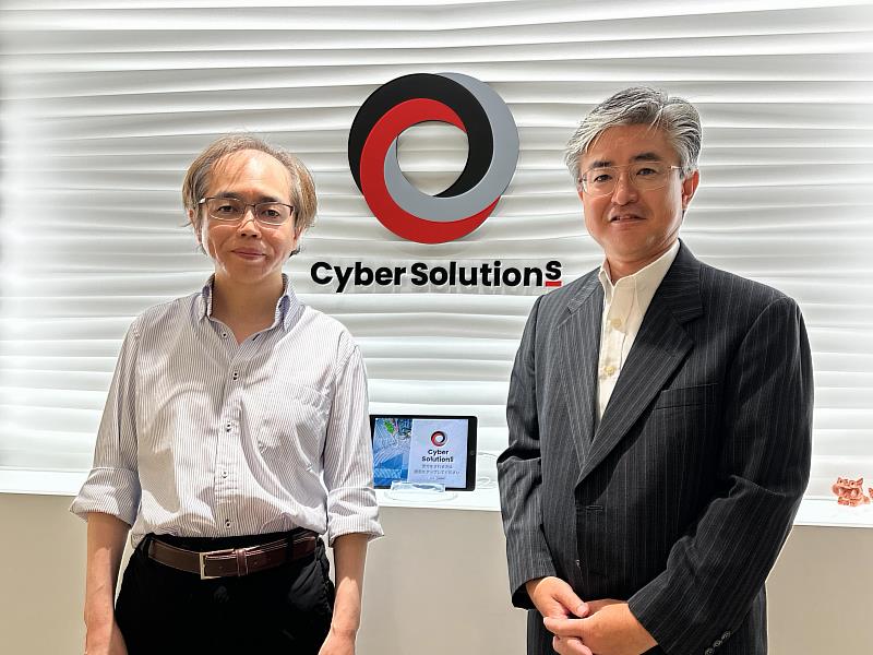 左為 Cyber Solutions 資安長 小平 政教；右為叡揚資訊日本總代理 iGSS 社長 尚 勝巳