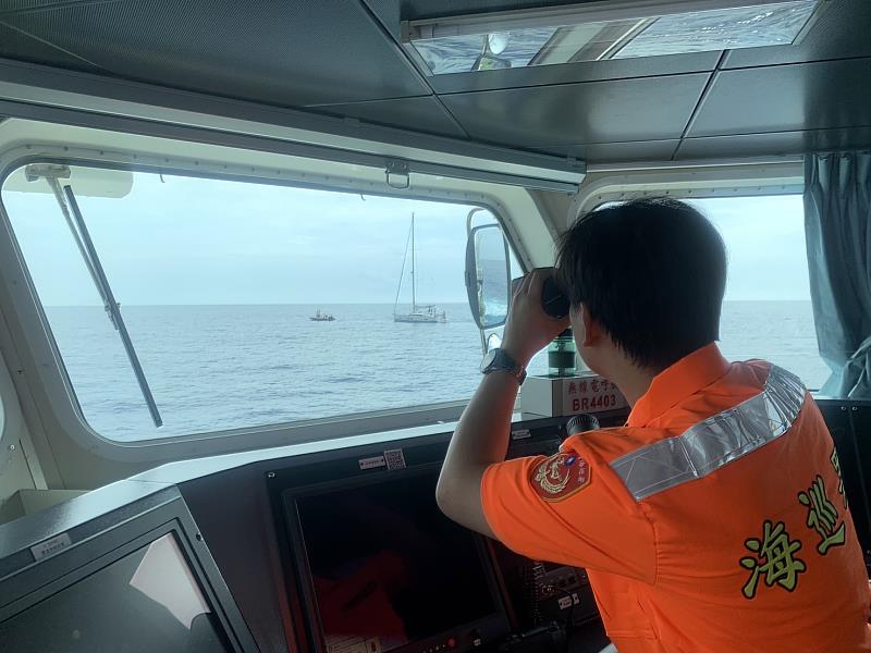 馬來西亞籍遊艇失去動力 海巡守護平安返台
