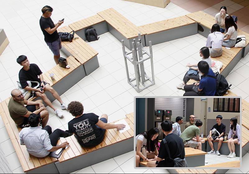 淡江大學國際暨兩岸事務處於工學大樓中庭舉辦Chat Corner。