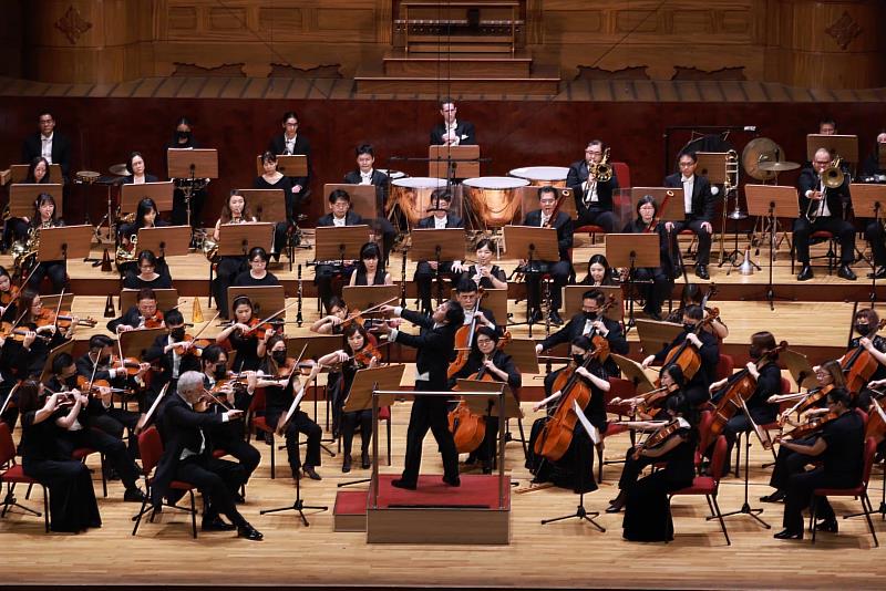 國臺交首席客席指揮水藍長達20年的合作默契，將以布魯克納第七號交響曲再次征服樂迷的心(照片攝於2024年5月17日國家音樂廳)