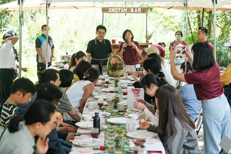 「112-113年北區飲食文化地方創生計畫」於5月在苗栗縣獅潭鄉辦理獅農x食農工作坊，了解農產與在地地理環境的關係。