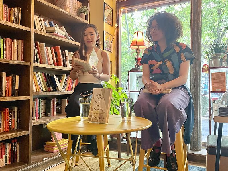 《房思琪的初戀樂園》英文版紐約新書發表會，邀請譯者Jenna Tang（左）與英文版編輯Alexa Frank（右）精采對談。