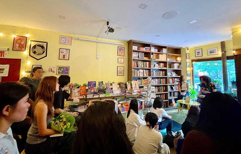 《房思琪的初戀樂園》英文版新書發表會於紐約Yu&Me Books書店舉行，與會讀者擠滿書店，對作品有深刻共鳴。