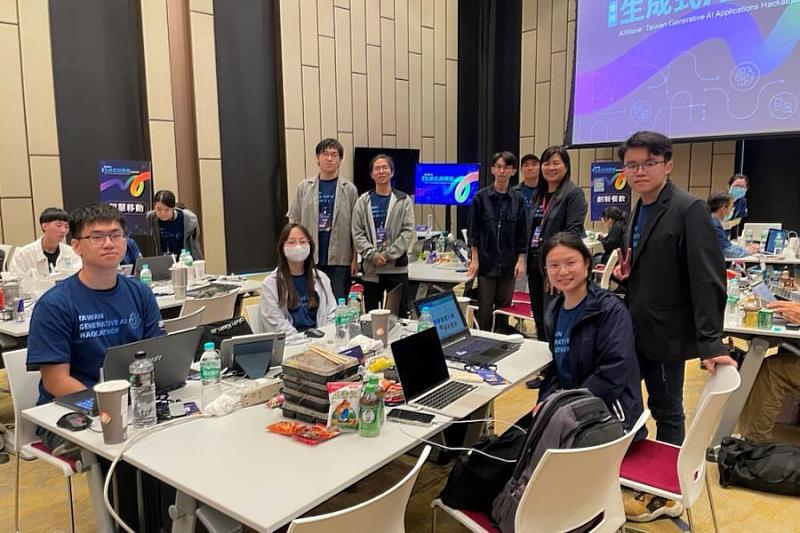 逢甲大學學生團隊於5月18日至19日參與在臺北華南銀行國際會議廳舉行的「雲湧智生：臺灣生成式AI應用黑客松競賽」。