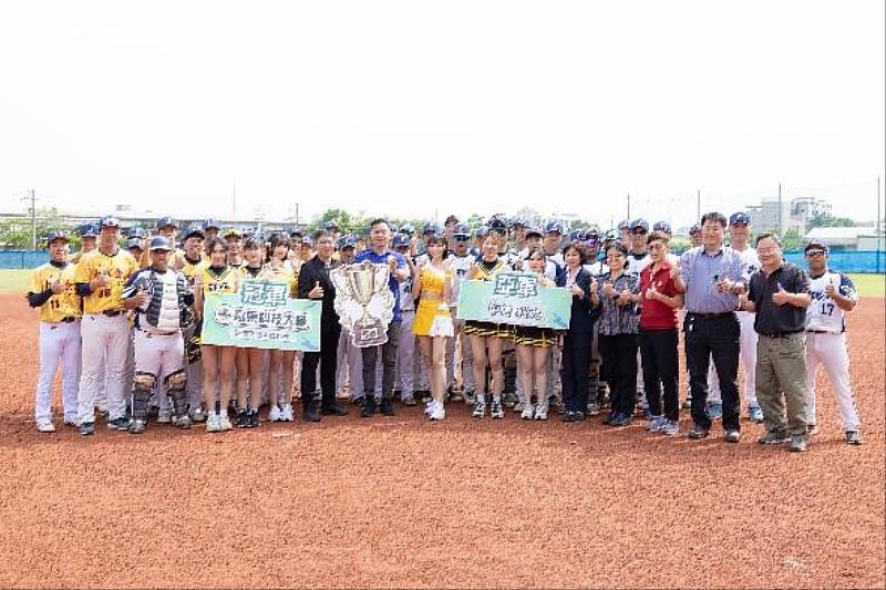 圖說：啦啦隊海選活動開始前，遠東科大與中信金融管理學院棒球隊舉辦友誼賽。（圖/遠東科技大學提供）