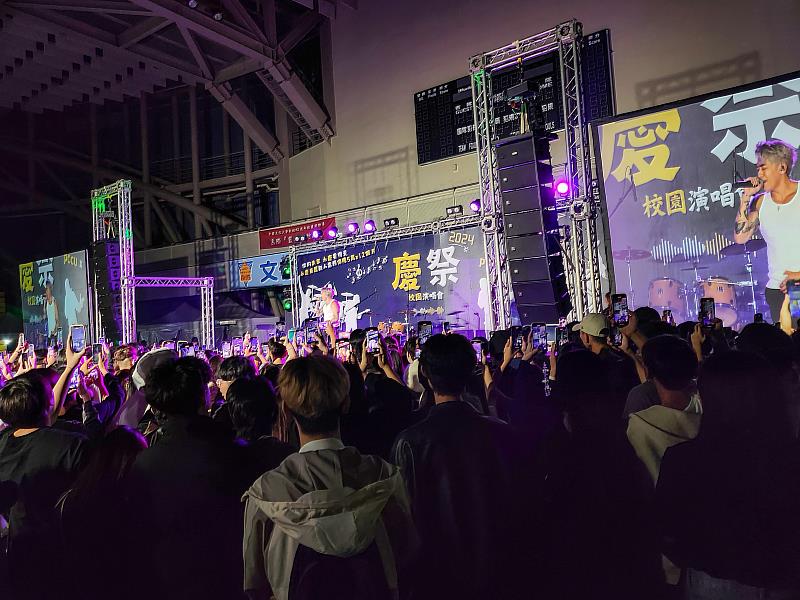 文化大學《2024年慶祭校園演唱會》吸引近兩千人次共襄盛舉。圖/文化大學提供