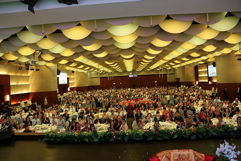 靈鷲山香港佛學會舉辦「香港感恩餐會~同心同願同行」，逾600位信眾齊聚一堂。（圖由靈鷲山香港佛學會提供）