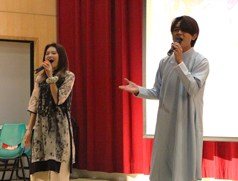 越南學生演唱當地著名歌曲
