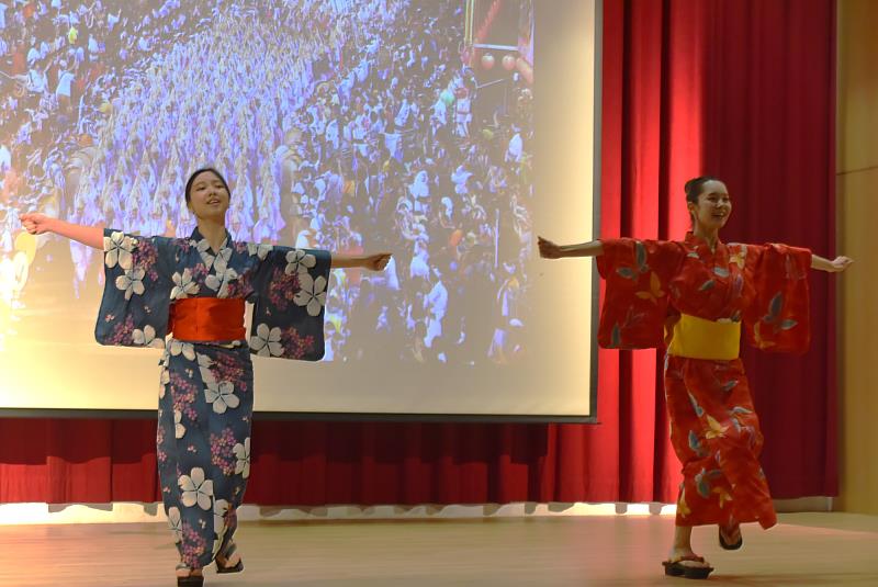 日本同學帶來精采日本舞表演