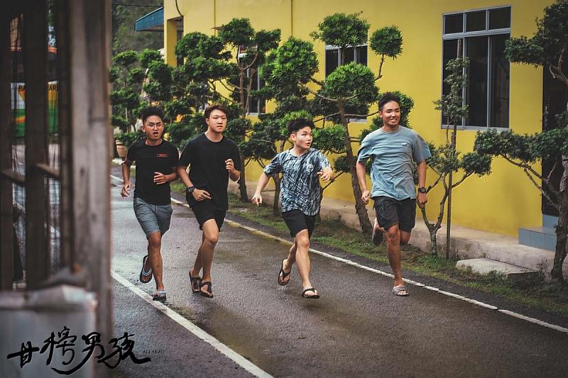 全片都在馬來西亞取景，描述隔代教養的《甘榜男孩》，同時也入圍公視學生劇展初選(照片來源：義守大學提供)。