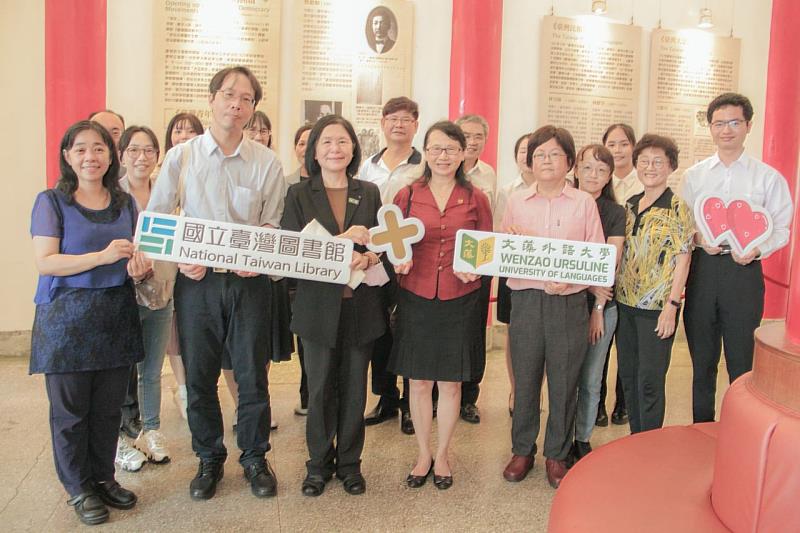 文藻外語大學與國立臺灣圖書館共同舉辦「臺灣民主與人物－館藏臺灣民主類書展」特展