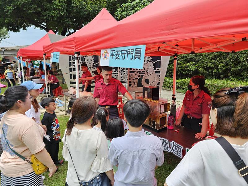 活動中並有邀請淡水區公所、淡水清潔隊及淡水分局偵查隊於攤位中與民眾遊戲互動及發放宣導品，而新北市消防局的特種搜救犬隊也來到現場演練，眾多活動內容精采不間斷，最後只要在活動闖關卡集滿攤位闖關成功印章者，都還有精美紀念品帶回家！