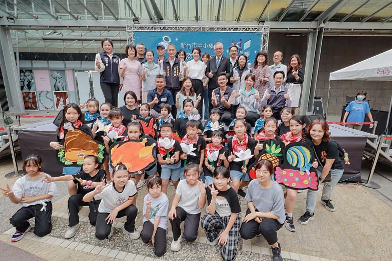 高虹安市長出席竹市科技教育嘉年華，鼓勵孩子們「從做中學」培養科技創新力。