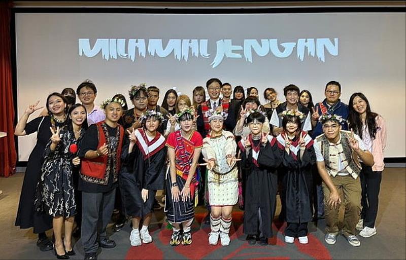 世新大學原住民族學生資源中心舉辦「milamaljengan」畢業典禮。（世新大學提供）