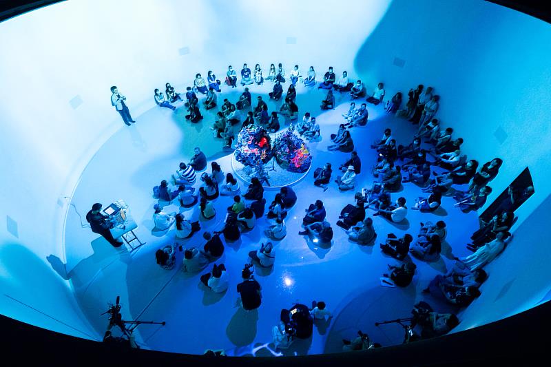 「海」展覽現場音樂表演，國立臺灣美術館提供，攝影：甘岱民