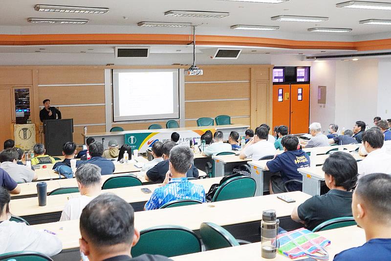 中華民國消防設備師士協會理事長何岫璁演講