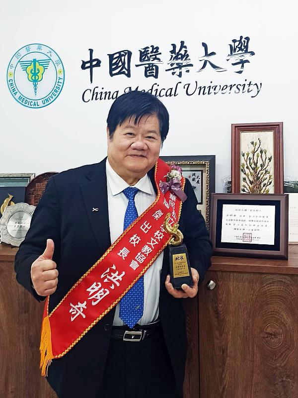洪明奇校長榮獲2024 Research.com學術網站最新公布台灣醫學領域、分子生物學領域最佳科學家排名蟬連「雙冠王」殊榮