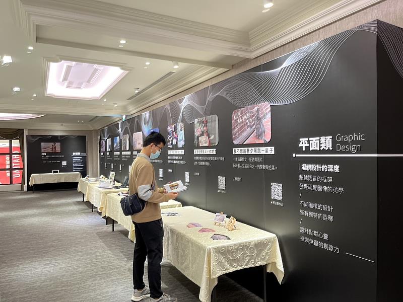 南華大學傳播學系畢展「SHOW TIME」，學生展現學習成果。