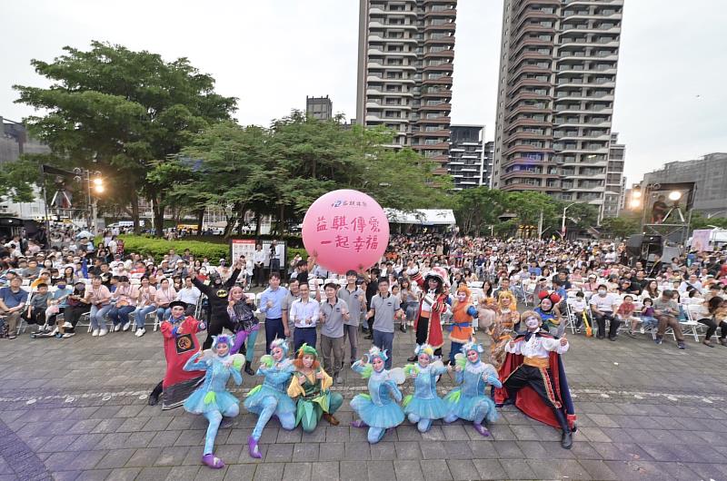 活動當日邀請到大小朋友最愛的「紙風車劇團」。