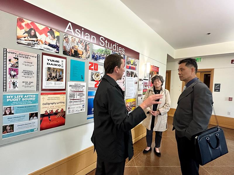 東華代表團參訪菩及海灣大學亞洲研究中心。