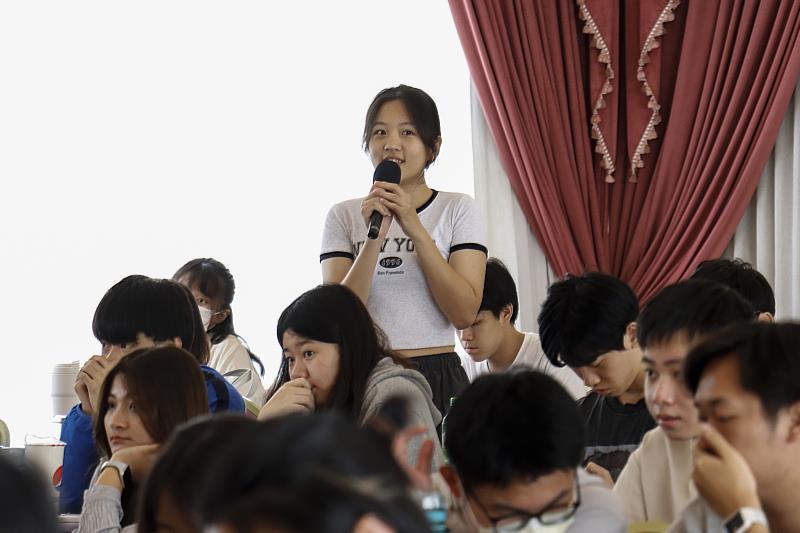淡江大學社團負責人提出建言，期望透過座談會雙向溝通，解決問題。