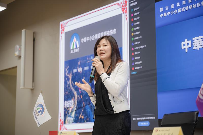 潘如楓理事長鼓勵中華中小企業經營領袖協會會員，一起到北商大進修。