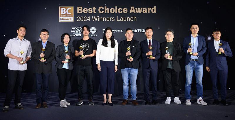 COMPUTEX官方獎項Best Choice Award（簡稱 BC Award）於台北時間 5 月 28 日上午公布9個金獎、26個類別獎，以及因應全球 ESG趨勢所設置的6個科技永續特別獎等共 41 個獎項。得獎廠商包括：宏碁、威剛、華碩、圓剛、中華資安、智愛科技、義隆電、美商豐沃電腦、聚陽實業、微星、NVIDIA、普萊德、慧榮科技、美超微、杜浦數位安全、瑞昱、盛源精密工業、中美萬泰、聰泰科技、索泰科技等（依照公司英文名稱字母排序）。圖為金獎得獎廠商與產業發展署陳佩利副署長合影。