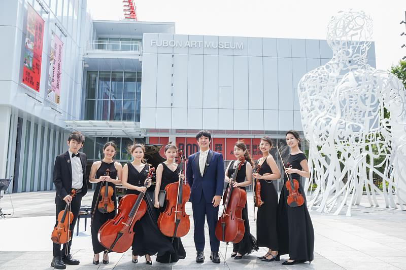 國際跨界作曲家蔣榮宗ZONG於2024年5月3日在富邦美術館開幕典禮首度演出富邦美術館主題曲《光與愛》。富邦美術館就像是一個舞台，推廣台灣優秀有才華的青年進到國際。
