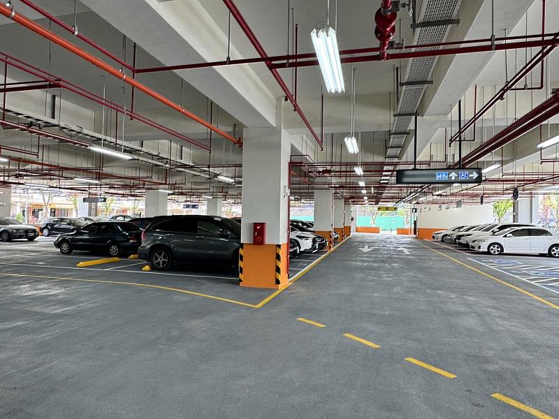 東港行政中心立體停車場提供267格汽車停車位