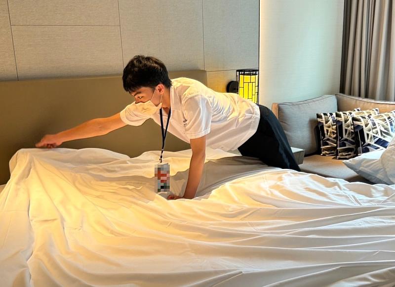 北分署與台北士林萬麗酒店合作，帶領身心障礙學生體驗房務整理工作。透過實務操作，獲得寶貴的職場體驗經驗