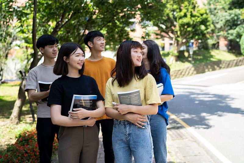 銘傳大學日前決議113學年度再次凍漲學費，希望提供學生安心求學的環境。