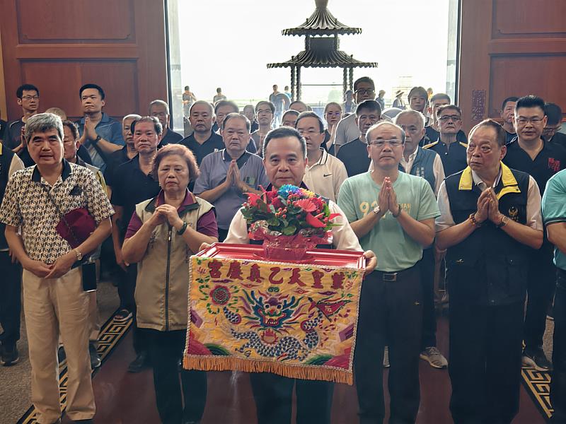 新北消防聚首龜馬山紫皇天乙真慶宮 ，登山望海祈福求平安