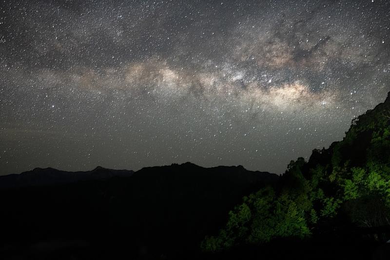 阿里山國家森林遊樂區擁有得天獨厚的觀星環境，在晴朗無雲的夜晚可以看到清晰的銀河