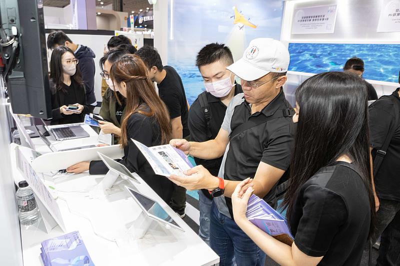 Computex 開展第一天，吸引眾多民眾體驗AI數位工具